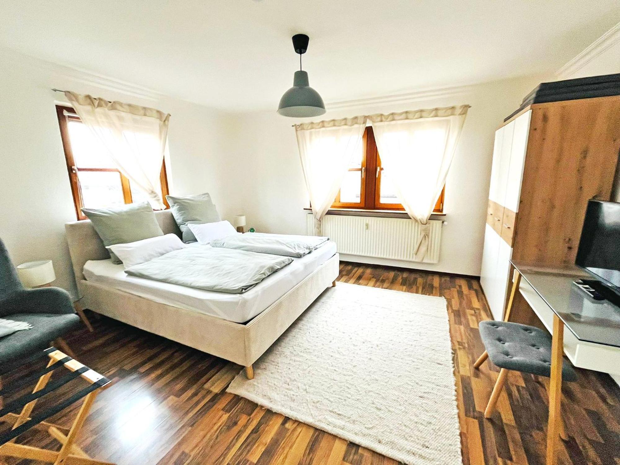 Apartment 225 N.n. *